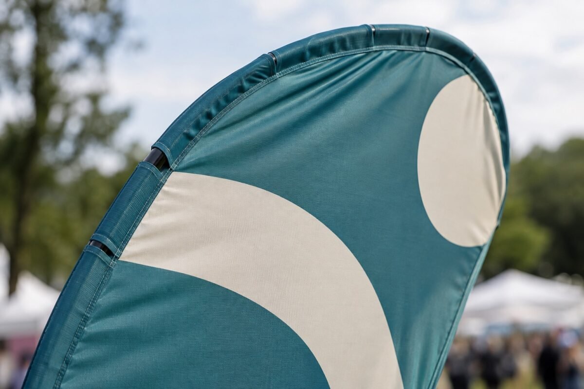 teardrop banners & flags 2 feather flag example, dubai